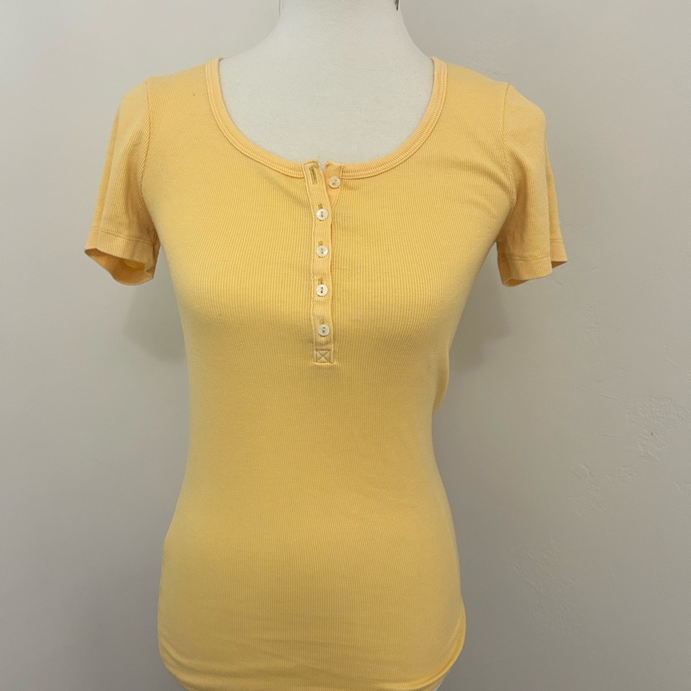 Time and Tru Yellow Fitted Short Sleeve Tee